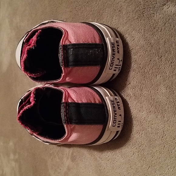 US 1 kids Converse Allstars  Pink w/ glitter. Gently loved. Non-smoking-pet free - Picture 3 of 8